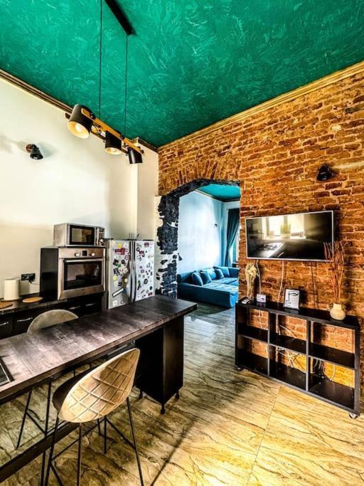 ティミショアラCozy & Charming Apt. Downtownアパートメント エクステリア 写真